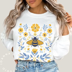 Scandinavian Bee Sweatshirt Nordic Folk Art Botanical Hygge Pullover Honey Bee Oversized Sweater Nature Lover Gift for Women