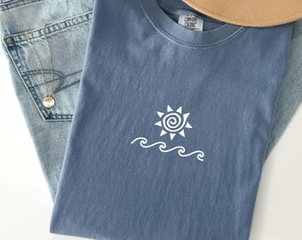 Sun Ocean Minimalist Comfort Colors Shirt Coastal Summer Beach Vacation Tee Girls Weekend Surfing Travel Oversized T-Shirt Gift for women