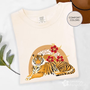 Floral Tiger Comfort Colors Shirt, Trendy Animal Tiger tee, Animal Lover Gift, Japanese Art Graphic, Oversize shirt, birthday gift for women