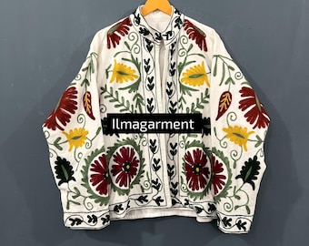 Veste en velours brodée Suzani cousue à la main : manteau matelassé Kantha