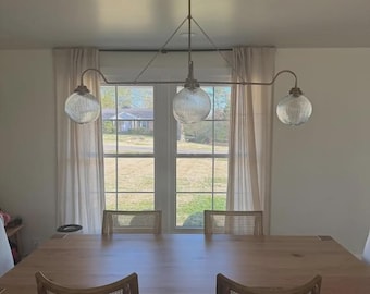 Lámpara de araña moderna de latón de mediados de siglo – Lámpara de globo de cristal, luminaria de techo contemporánea, iluminación elegante