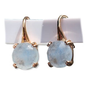 Pompom Ohrringe, 925 Silber vergoldet, Naturstein Aqua Chalzedon, geschliffen, rund 1cm Stein Haken Ohrschmuck Baby Blau Krappenfassung