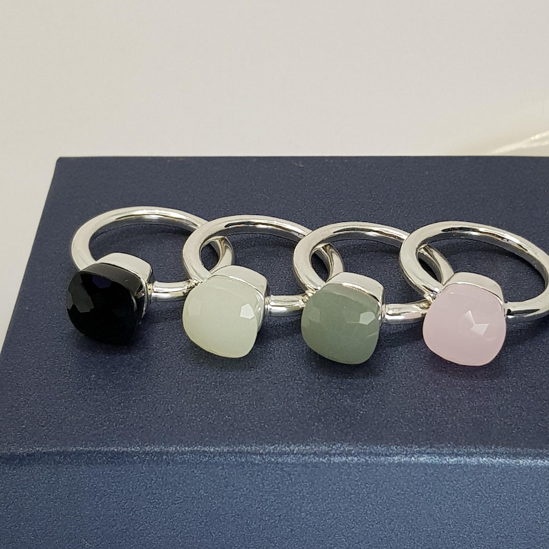 Puede incluir: Un juego de tres tazas de cer&aacute;mica con un acabado moteado y mate. Las tazas son en tonos crema, gris claro y gris oscuro. Cada taza tiene un dise&ntilde;o simple y minimalista, ideal para caf&eacute; o t&eacute;.