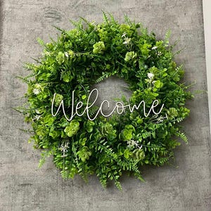 Приветственный венок из зелени для входной двери – 16-дюймовый искусственный венок из самшита