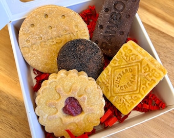 Dog afternoon tea biscuit selection, dog bourdon biscuit, dog custard cream biscuit, dog jammy biscuits, dog treats, dog gift box