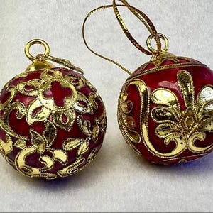 Set of 2 Vintage Cloisonné Christmas Ornaments – Red & Gold Filigree Enamel Balls, 1.75”
