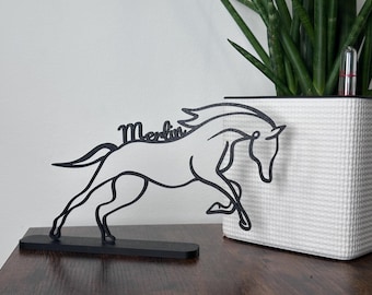 Horse Gift in Line Art Style - Personalized with Horse&#39;s Name the perfect personalized gift for a horse owner. Produced in BIO Plastic