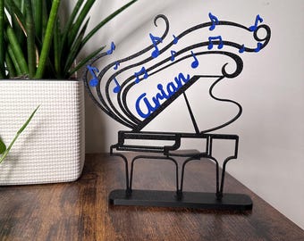 Piano personalizado en estilo arte lineal con el nombre del pianista: el regalo perfecto para los pianistas.