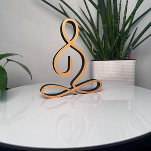 Lijnkunst van een Boeddhabeeld – duurzame decoratie voor meditatie en thuis. Handbeschilderd en 3D-geprint in organisch plastic. afbeelding 2