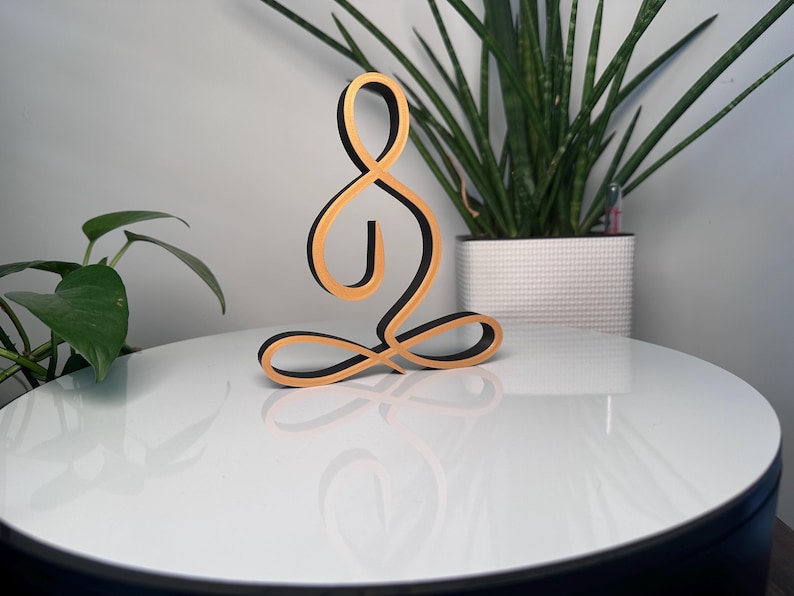 Lijnkunst van een Boeddhabeeld – duurzame decoratie voor meditatie en thuis. Handbeschilderd en 3D-geprint in organisch plastic. afbeelding 2