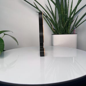 Lijnkunst van een Boeddhabeeld – duurzame decoratie voor meditatie en thuis. Handbeschilderd en 3D-geprint in organisch plastic. afbeelding 5
