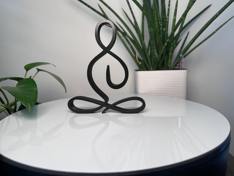 Lijnkunst van een Boeddhabeeld – duurzame decoratie voor meditatie en thuis. Handbeschilderd en 3D-geprint in organisch plastic. afbeelding 4