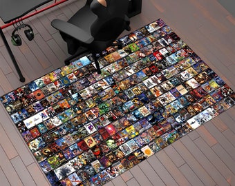 Puede incluir: Una gran alfombra de juego con cientos de portadas de videojuegos de varias consolas. La alfombra es un collage de portadas de juegos coloridas y vibrantes, creando un diseño visualmente estimulante y nostálgico.