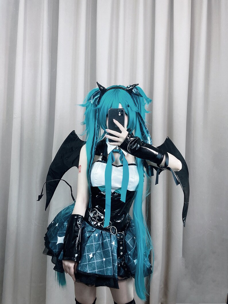 Miku Cosplay Kostüm, ein voller Satz von Waschbär-Thema Body in Zusammenarbeit mit einem kleinen Teufel-Design Set+Wig