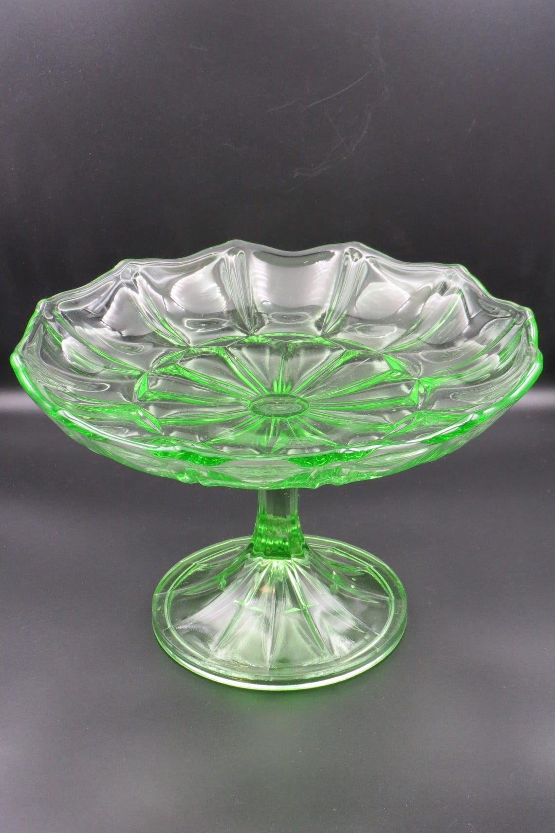 Uranium Glas Fruitschaal Op Voet Art Deco Etsy uranium-glas-fruitschaal-op-voet-art-deco-etsy