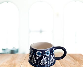 Handgemachte Evil Eye Keramikbecher: Türkisches Fliesendesign