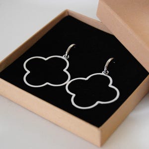 Örhängen, klöverörhängen, huggie-örhängen, blomörhängen, örhängen, rostfritt stål, 14 karats guldplätering, rostfritt stål, presenter till henne