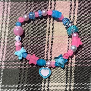 Pulsera Kandi/Decora con corazón azul y rosa