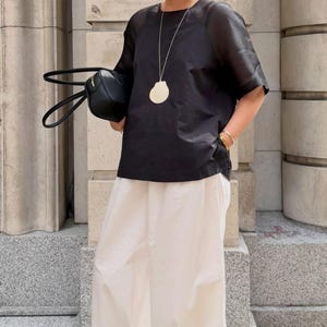 White Scallop Shell Ceramic Necklace [maxi]