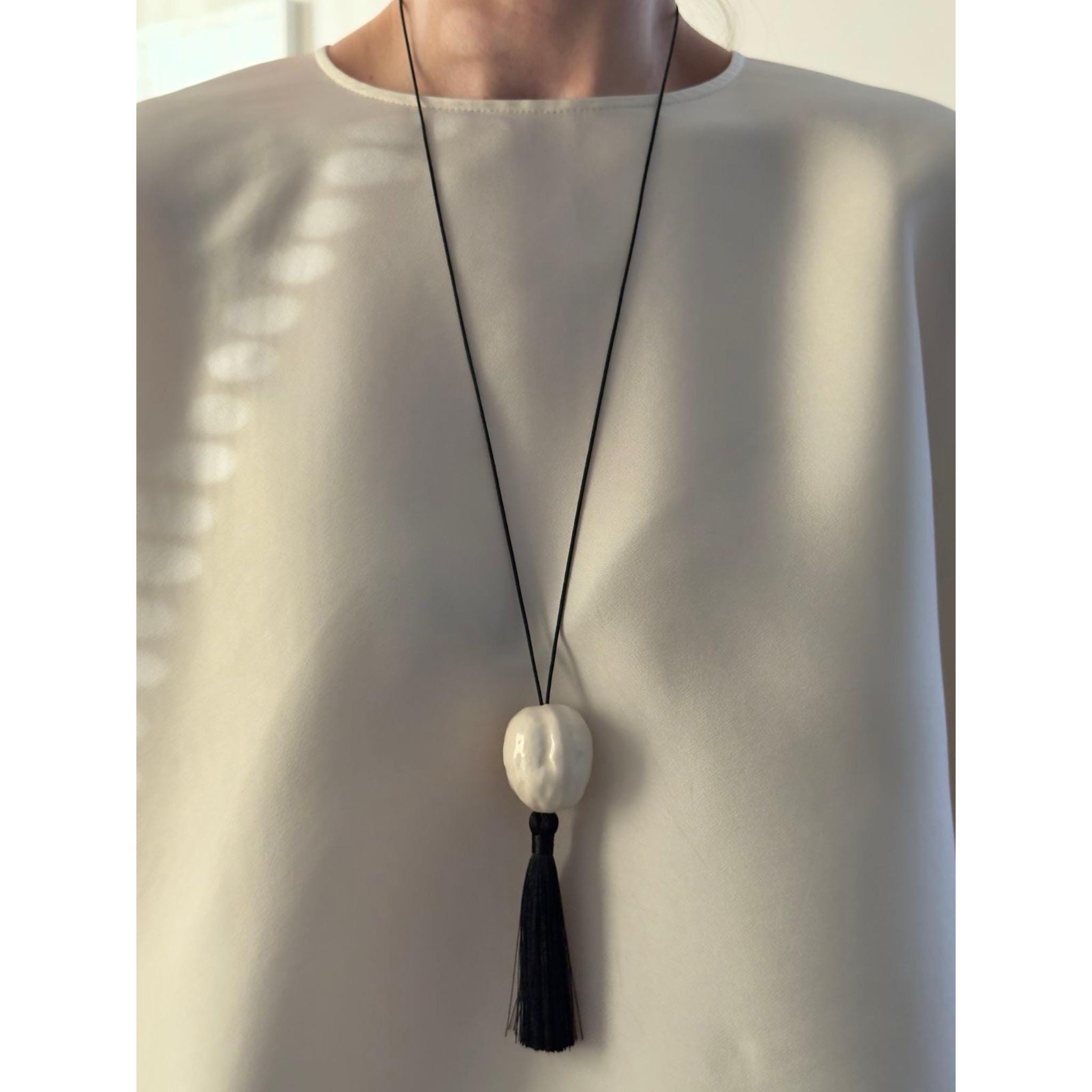 Collier Pendentif Rétro Art Création - Pampille 2 Têtes En Pâte Blanche - Modèle 178 - Occasion
