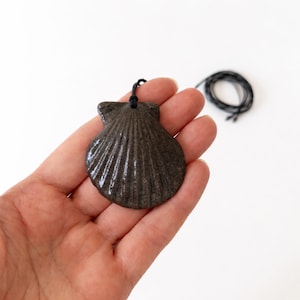 Scallop Shell Necklace [mini]: Black Clay with a Natural Brownish Shade