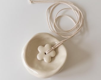Daisy Flower Necklace