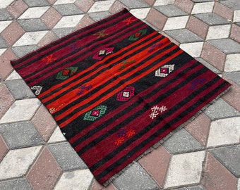 Alfombra Kilim a rayas: Alfombra bohemia turca vintage (1,06 x 1,13 m)