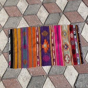 Tapis kilim à rayures : laine turque, tapis tribal bohème (1,8 x 3,2 pi)