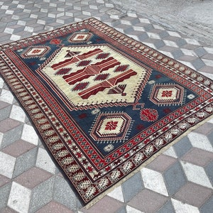Handmade Turkish Uşak Rug: Vintage Red Oriental Carpet (6.7 x 9.3 ft)