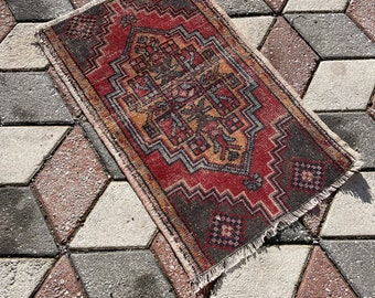 Red Turkish Wool Rug Doormat: Vintage Anatolian Oushak Boho Decor (1.7x2.7 ft)