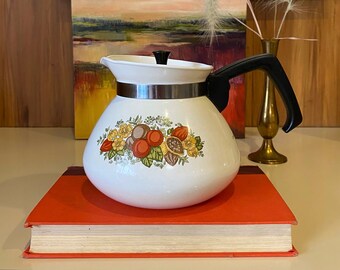 Teiera vintage CorningWare da 6 tazze P-104-8 Spice of Life caffettiera anni '70 Cucina retrò L'Echalote La Mariolaine Corning Ware Pentola con manico bianco