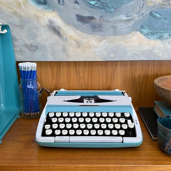 Vintage 60s Manual Typewriter Smith Corona Corsair 710 Made in England MCM Portable Typewriter Turquoise White Cover Carrying Case Decor