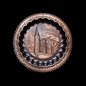 Vintage Copper Wall Plate Rome Italy Copper Plate VITTORIO VENETO Pressed Copper 3D Image Wall Hanging Aged Patina Ornate Detail Fluted Edge