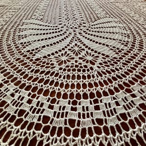 Vintage Hutterite Hand Crochet Tablecloth 94X66 Oval Tablecloth New Handmade Crocheted Lace Table Linens White Handcrafted Crocheted