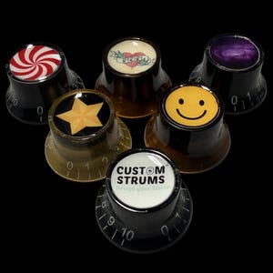 Custom Strums™ gepersonaliseerde gitaarknop in hoge hoedstijl (enkel)