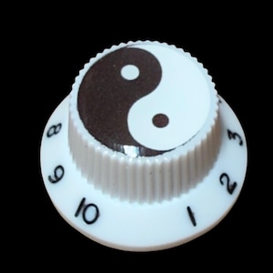 Custom Strums™ Yin and Yang Strat-Style Guitar Knob (Single)