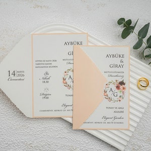 Quadratische Hochzeitseinladungskarten in Lachsweiß mit Rosen, faltbare moderne Einladungskarte in Lachsfarbe, minimal bedruckte Karten