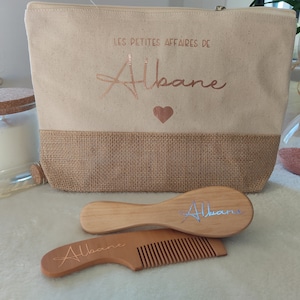 Cadeau naissance :trousse de toilette, brosse et peigne bébé personnalisés