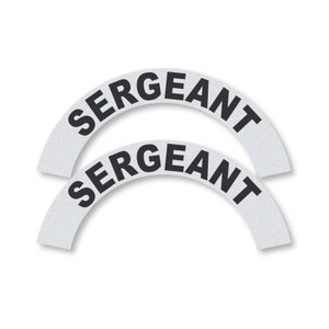 以下が含まれることがあります： アーチ型の「SERGEANT」という黒い文字が書かれた、銀色の反射ステッカー2枚