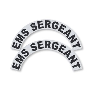 以下が含まれることがあります： 「EMS SERGEANT」と弧状に書かれた黒と白の反射板パッチ2枚