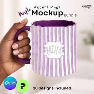 Op de afbeelding: Een set van drie keramische mokken met een gespikkelde, crèmekleurige glazuur. Elke mok heeft een ander handgeschilderd bloemmotief in tinten blauw, groen en geel. De mokken hebben een eenvoudige, moderne vorm.