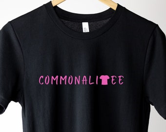 CommonaliTee Camisa Unisex Jersey Manga Corta, Algo en Top Común, Camisa Ser Amable, Camiseta de Reflexión, Camisa Amable, Ropa de Respeto