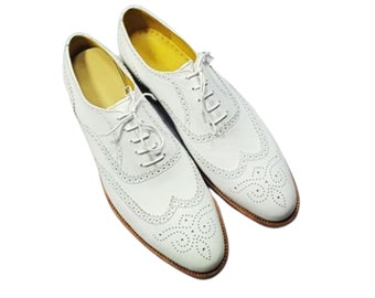 Zapatos de cuero formales para hombres Zapatos casuales de vestir con punta de ala con cordones de cuero blanco