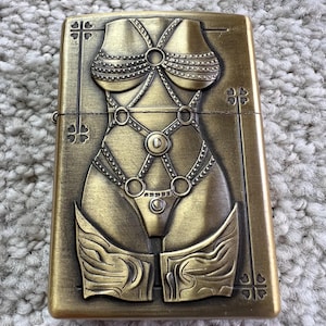 Vintage style Feuerzeug - BDSM - Brandneu - Nachfüllbar - Luxuriös - Stilvoll - Bestes Geschenk Bild 3