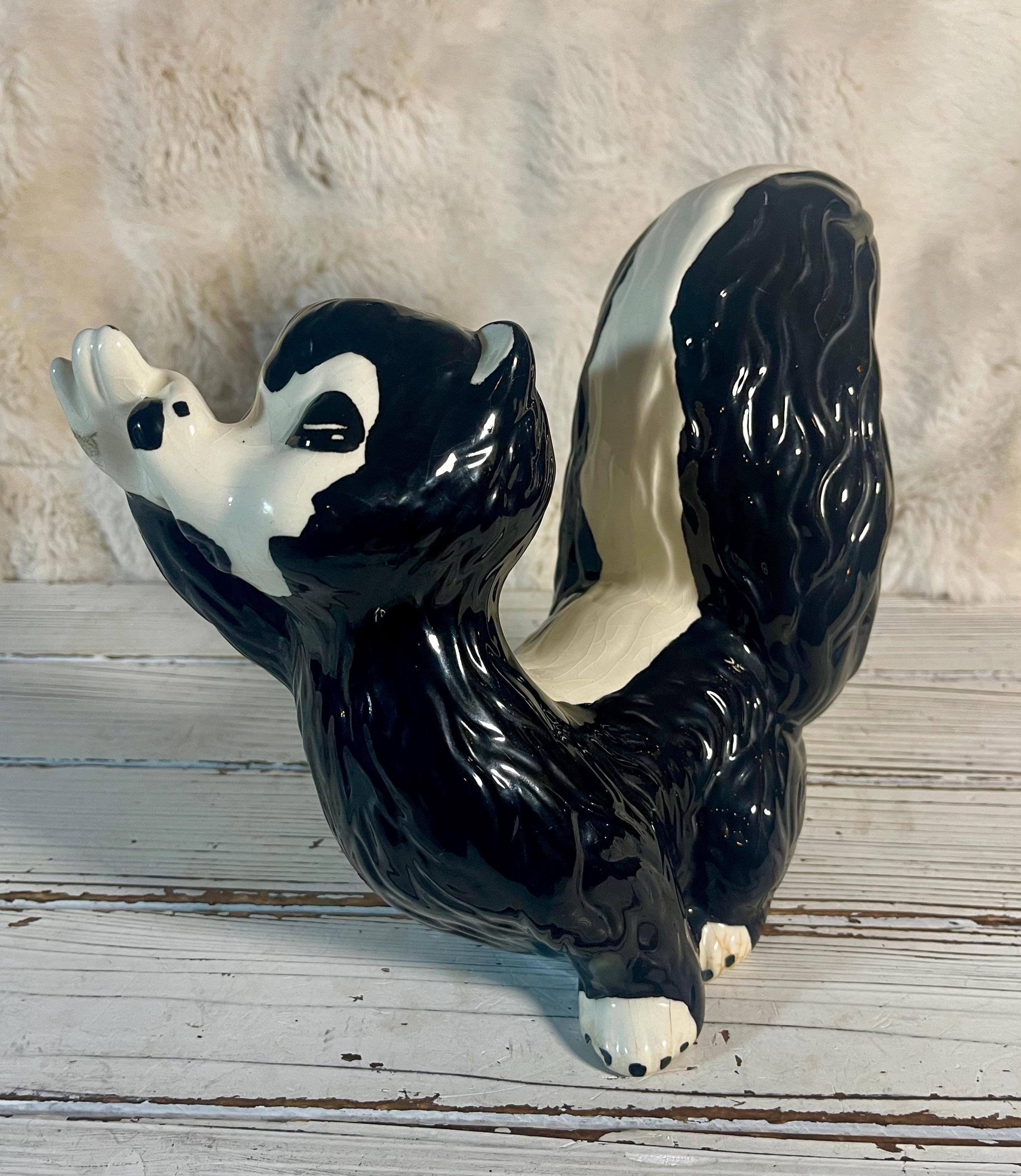 Vintage 1978 Ceramic Skunk Holding Nose Figurine Large Statue Rare