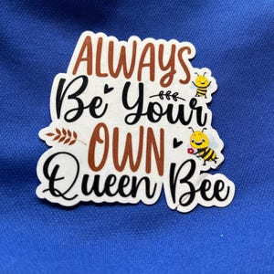 Sé siempre tu propia abeja reina: pegatina de empoderamiento con Sass & Honey
