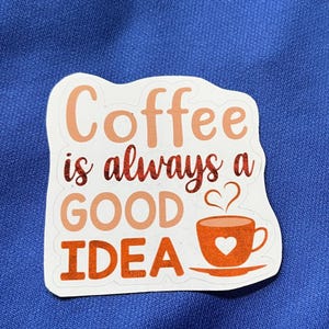 Pegatina "El café siempre es una buena idea": bonita pegatina de vinilo con forma de taza de café para portátiles, botellas de agua, cuadernos y más.