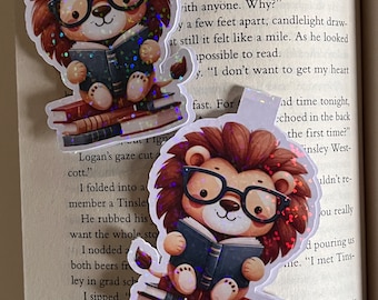 Magnetic reading lion bookmark