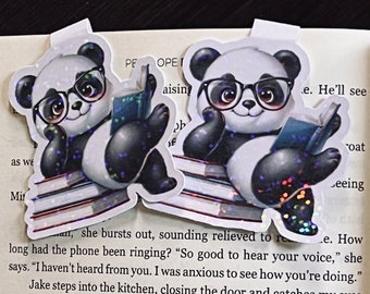 Libro che legge l'orso panda - segnalibro magnetico