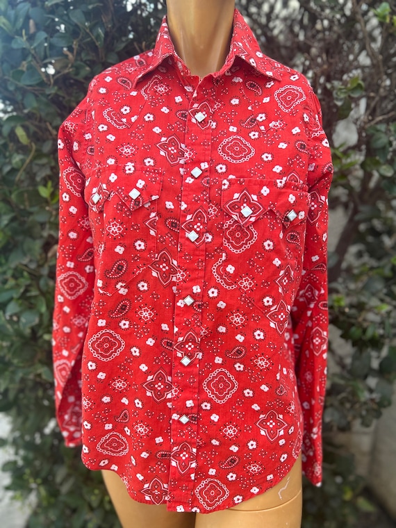 Vintage 1970s Red Paisley Cowgirl Top w Pearl Sna… - image 1